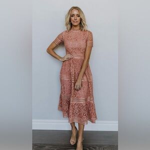 Baltic Born Karina Lace Midi Dress Peachy
Mauve Size Large